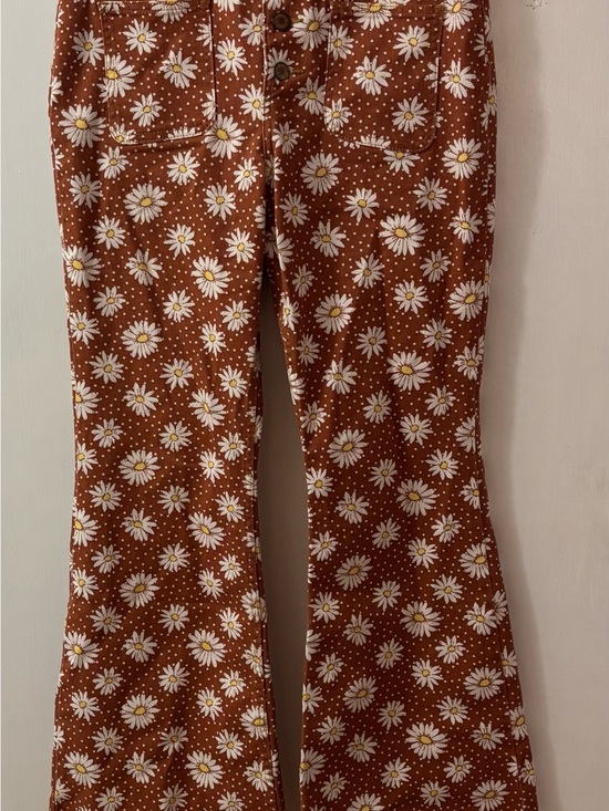 Wrangler Denim - Wrangler Rust Daisy Print flare leg jeans